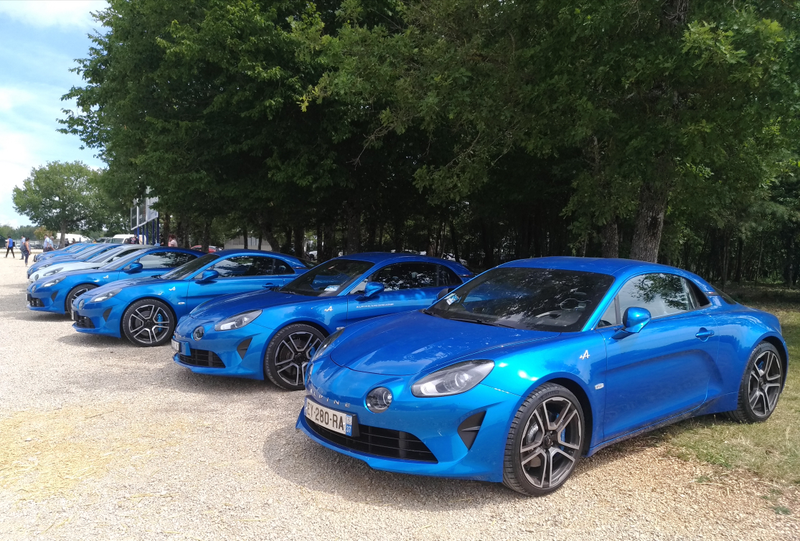 A fleet of new Alpine A110.
